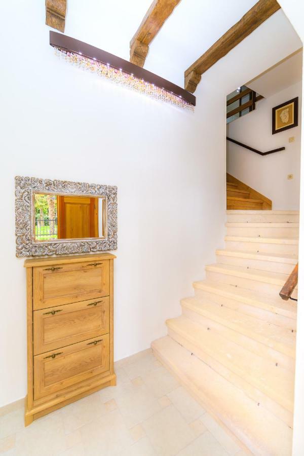 Holiday Home Obrov Kaštela Zewnętrze zdjęcie