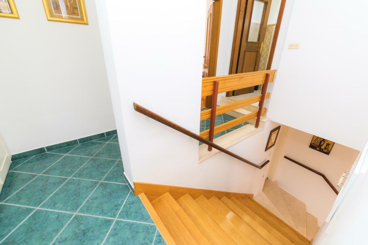 Holiday Home Obrov Kaštela Zewnętrze zdjęcie